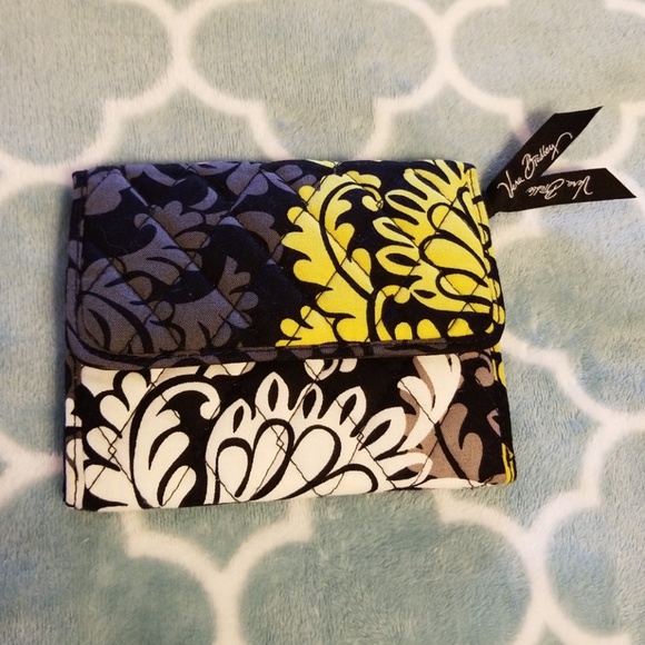 Vera Bradley Handbags - Vera Bradley wallet....nwot... ❤❤❤